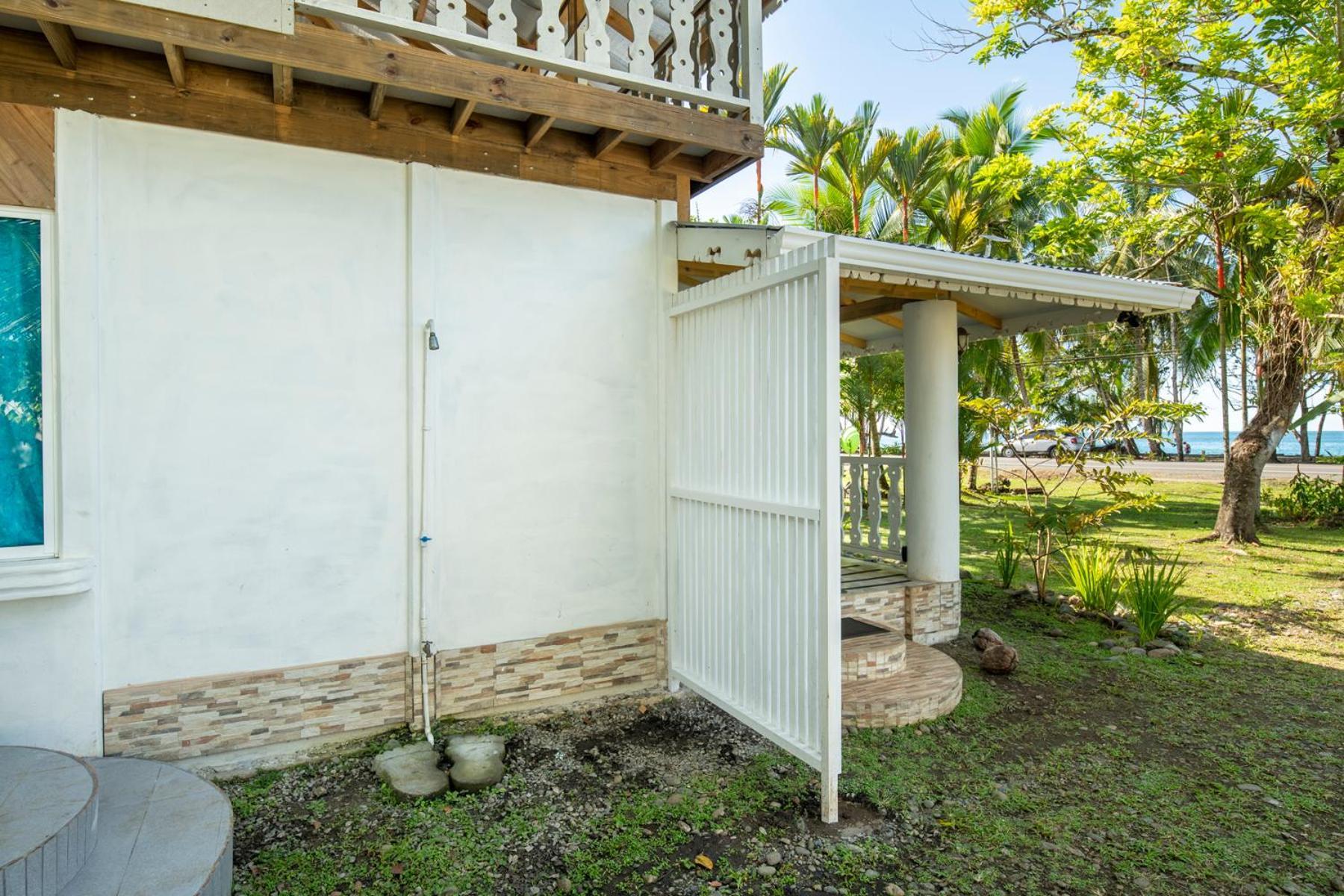 Casa Blanca Beachfront House With Shared Pool Access Pangea Lodge Manzanillo  Exterior photo